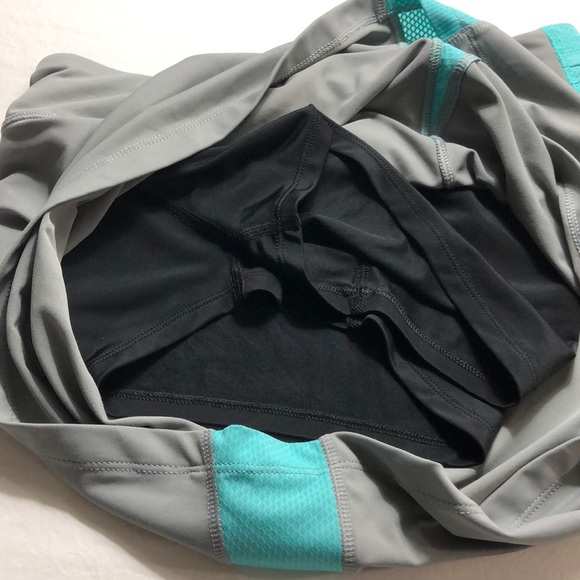 Patagonia small athletic skirt w/short, mint look! - Picture 7 of 8